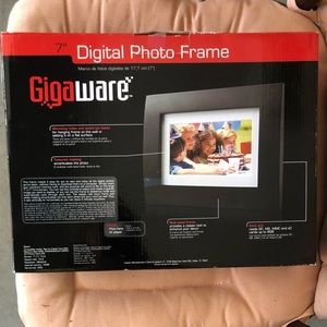 Digital photo frame